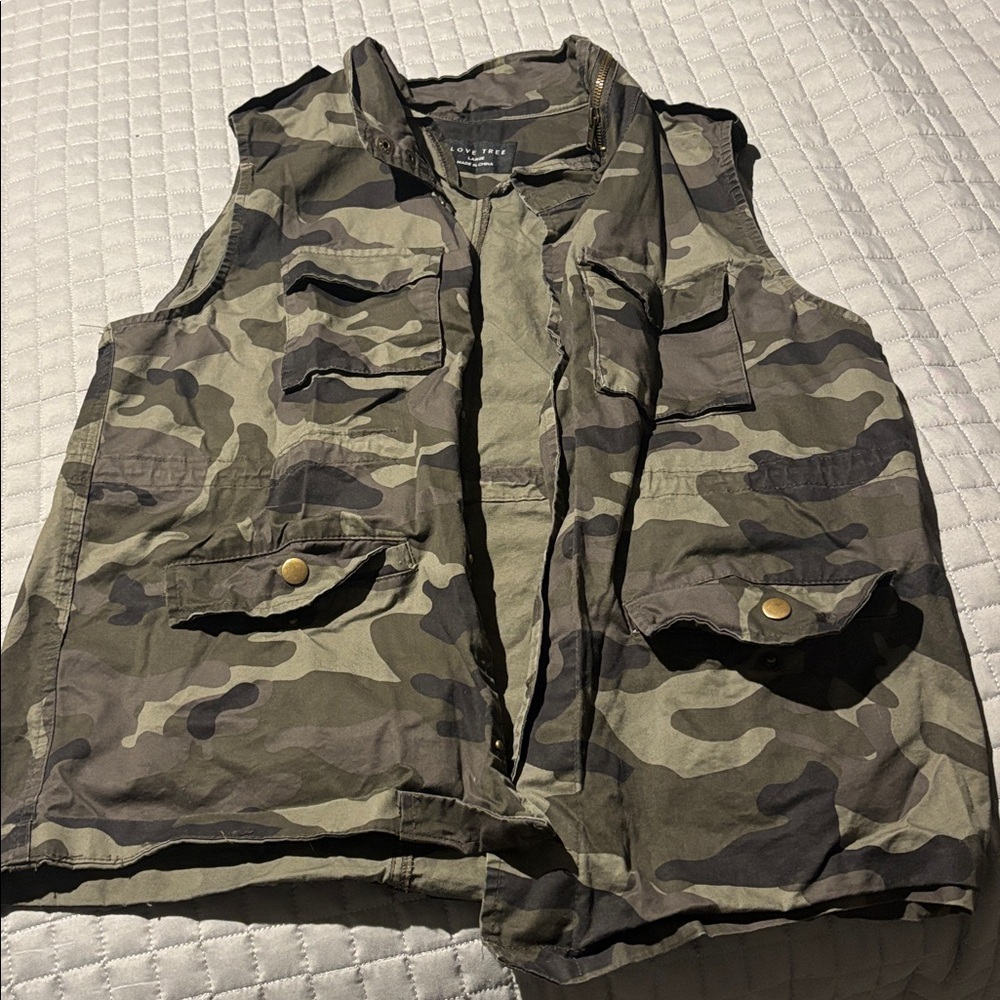 Love Tree Olive Camouflage Vest